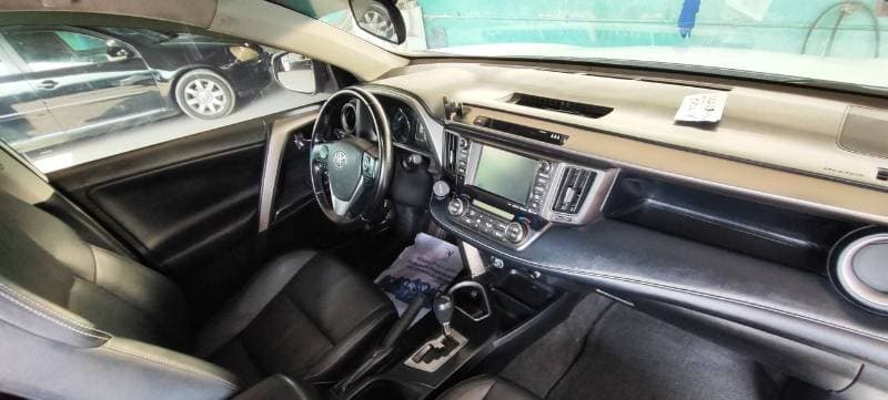 2017 Toyota RAV4 thumbnail 4