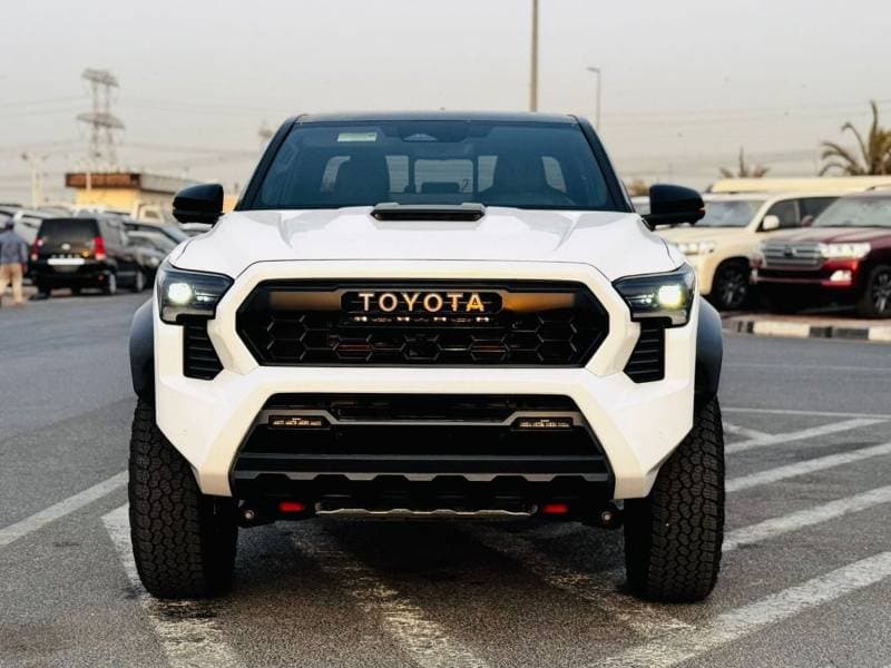 2025 Toyota Tacoma thumbnail 2