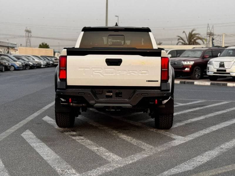 2025 Toyota Tacoma thumbnail 4