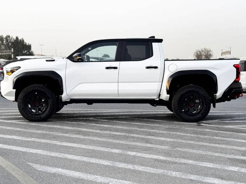 2025 Toyota Tacoma thumbnail 5