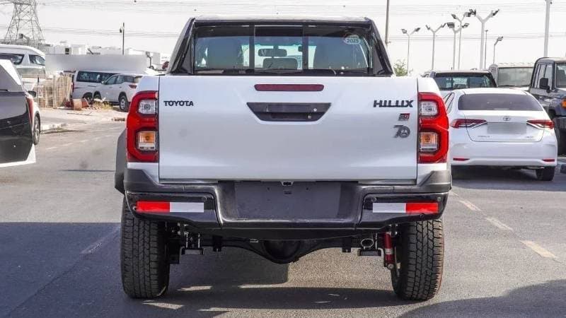 2025 Toyota Hilux GR SPORT thumbnail 4
