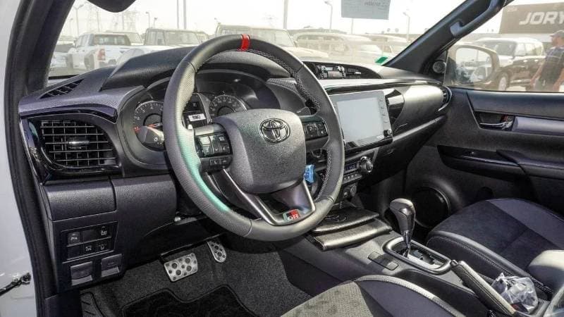 2025 Toyota Hilux GR SPORT thumbnail 8