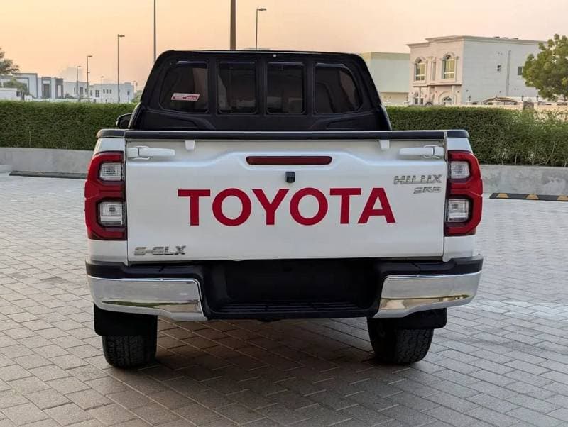 2020 Toyota Hilux thumbnail 8