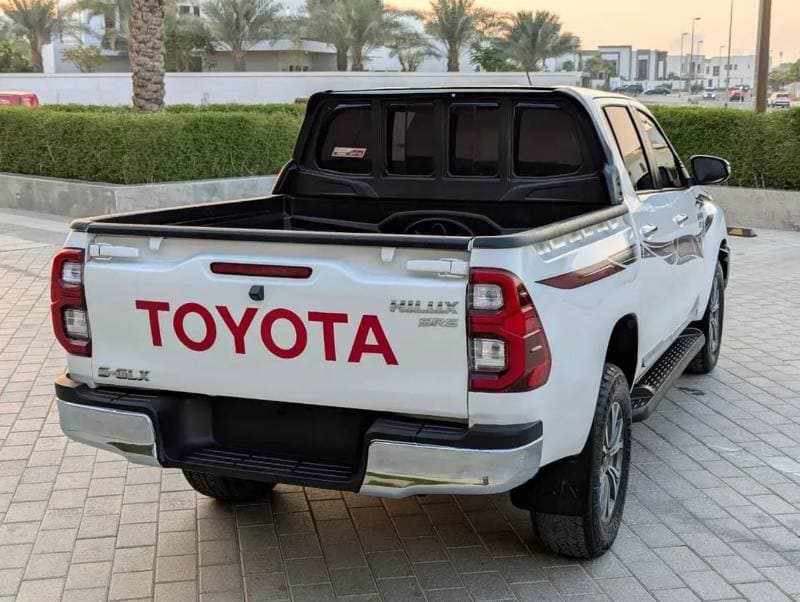 2020 Toyota Hilux thumbnail 6