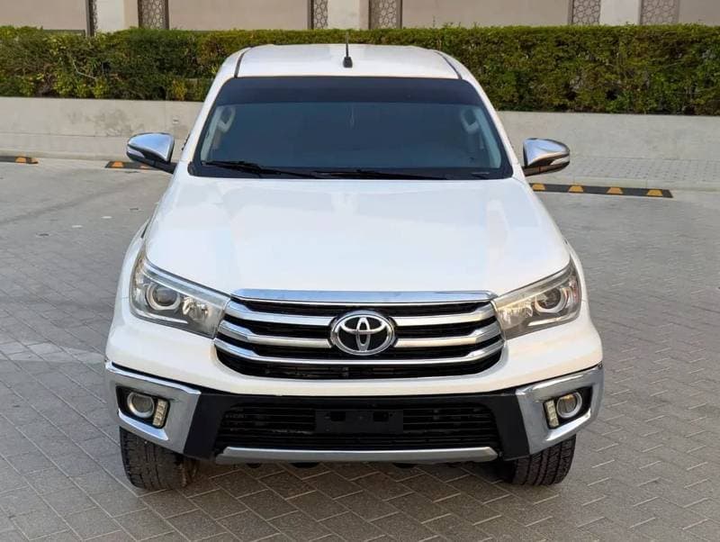 2020 Toyota Hilux thumbnail 2