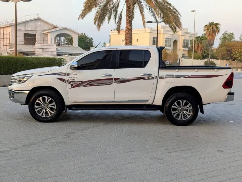2020 Toyota Hilux thumbnail 5