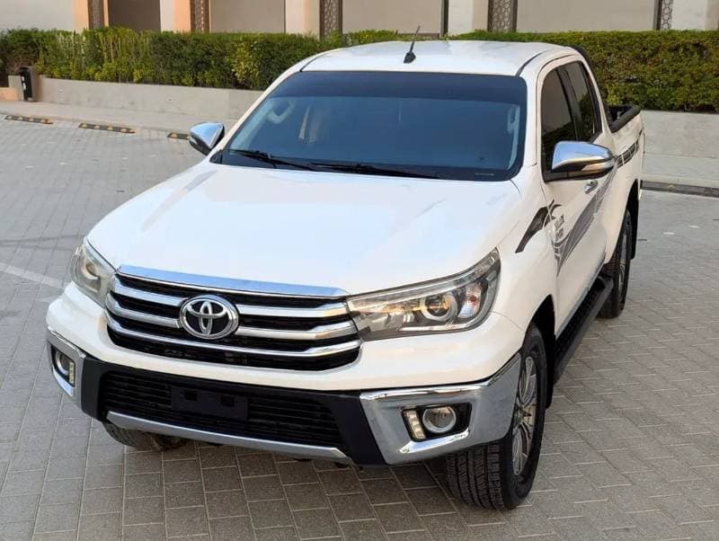 2020 Toyota Hilux thumbnail 3