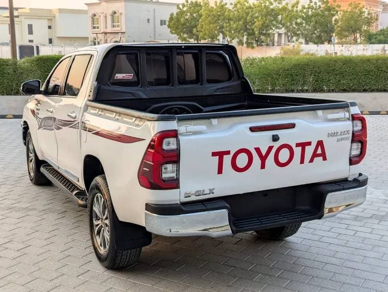 2020 Toyota Hilux thumbnail 7
