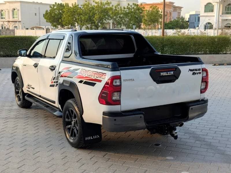 2021 Toyota Hilux SGLX thumbnail 7