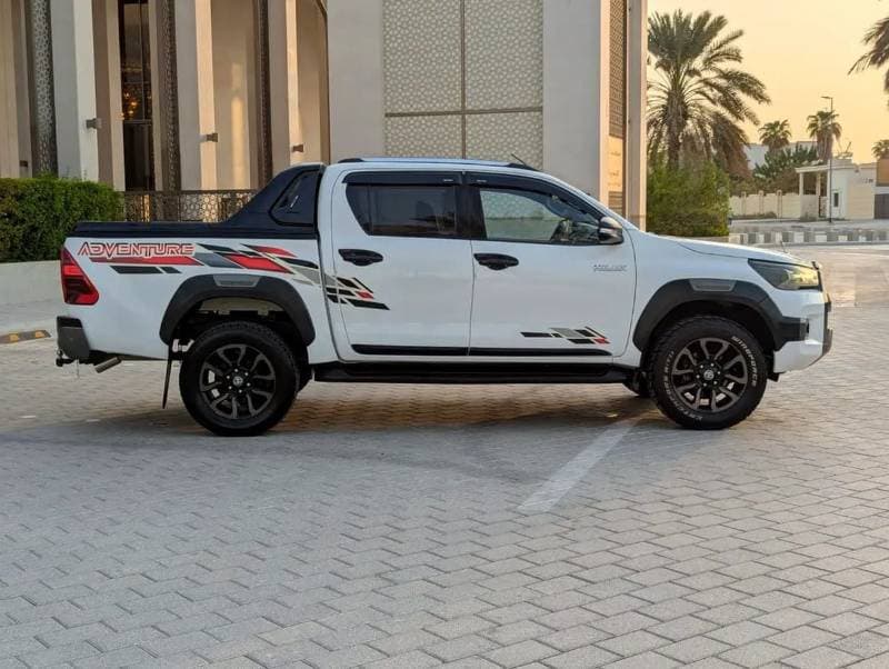 2021 Toyota Hilux SGLX thumbnail 5