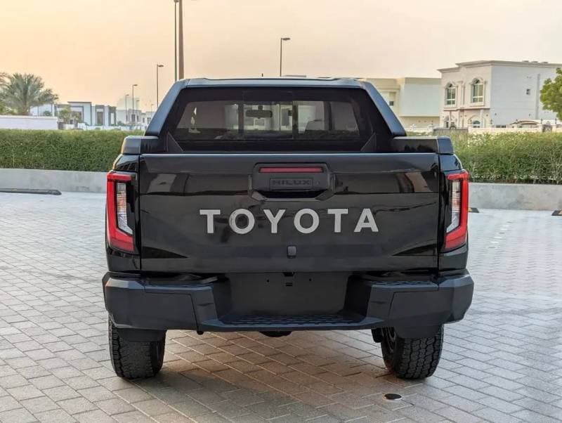 2021 Toyota Hilux GLS thumbnail 4