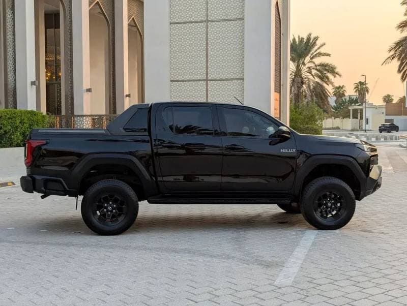 2021 Toyota Hilux GLS thumbnail 5
