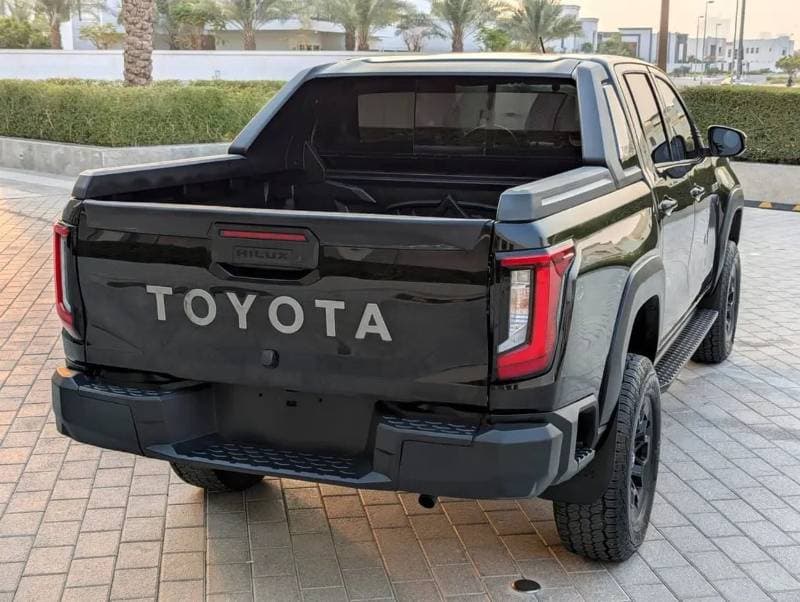 2021 Toyota Hilux GLS thumbnail 3