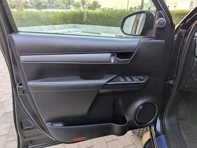 2024 Toyota Hilux GR SPORT thumbnail 4