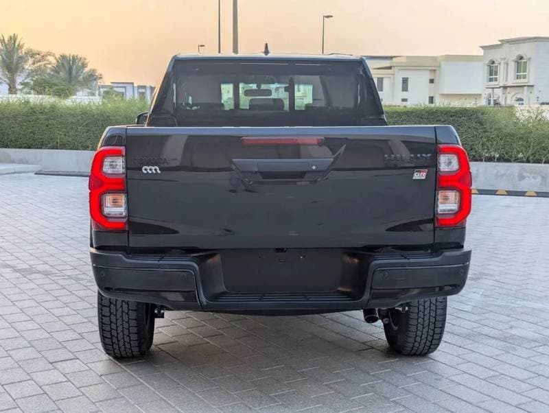 2024 Toyota Hilux GR SPORT thumbnail 8