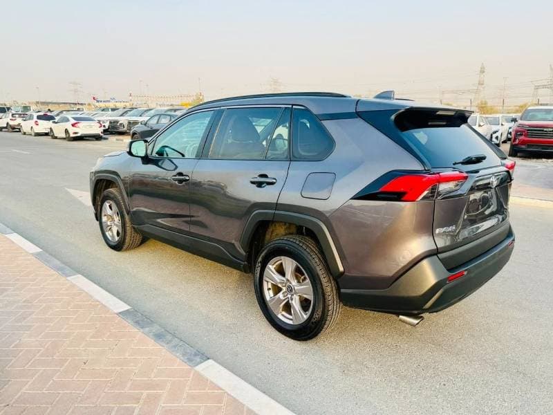 2022 Toyota RAV4 XLE thumbnail 3
