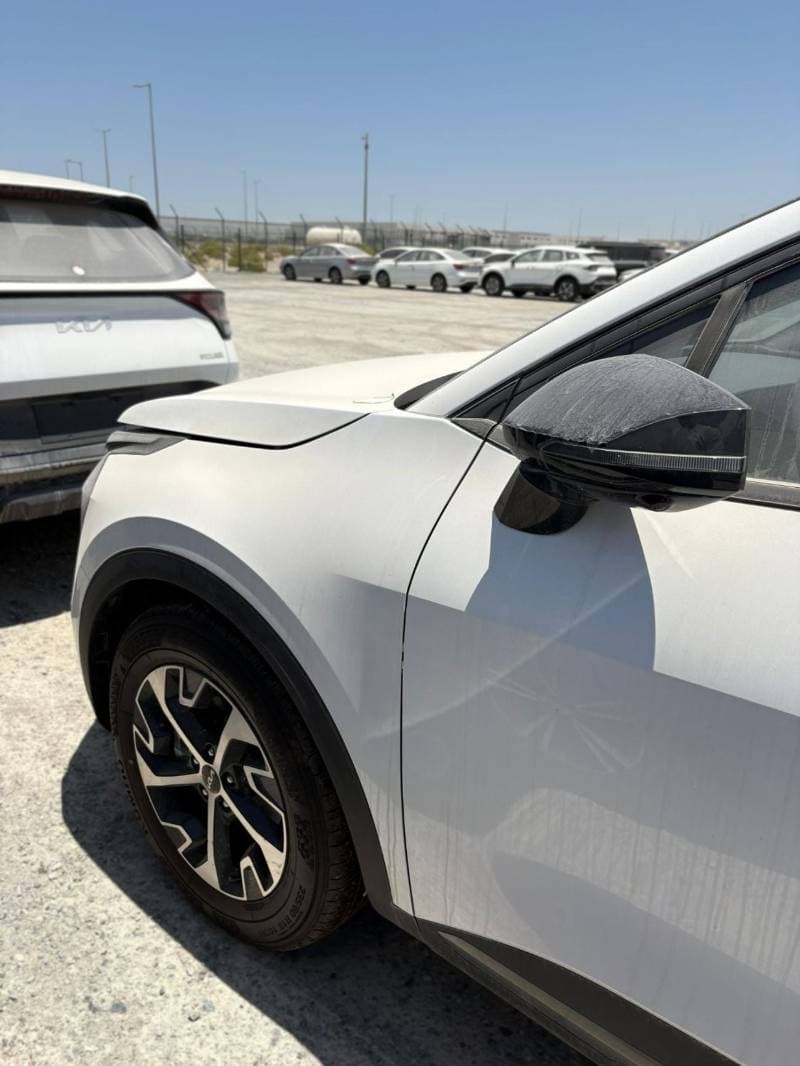 2025 Kia Sportage thumbnail 2