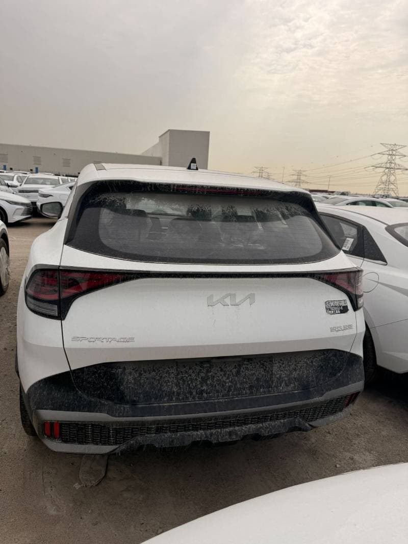 2025 Kia Sportage DLX thumbnail 4