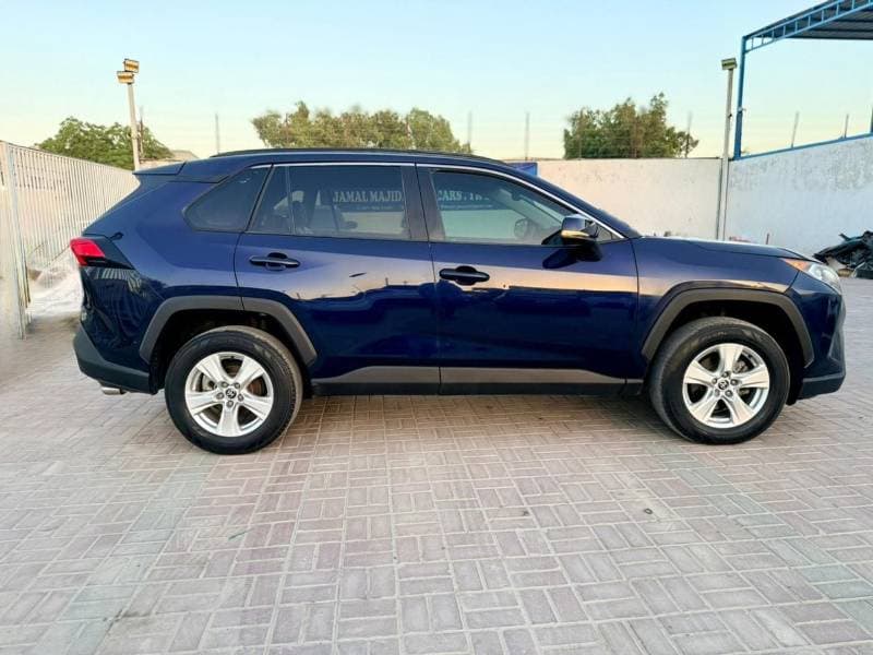 2021 Toyota RAV4 thumbnail 4