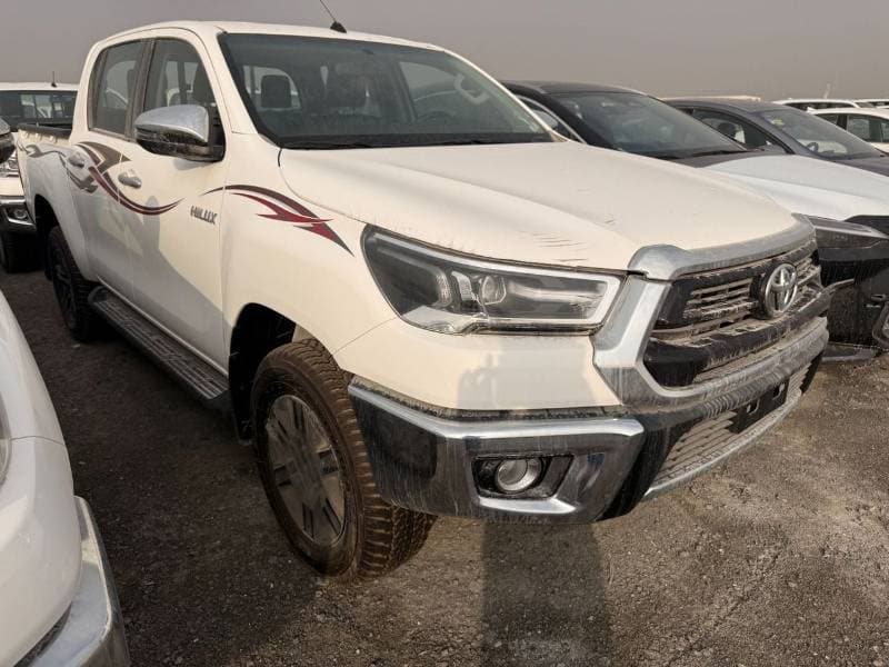 2026 Toyota Hilux SR5 thumbnail 2