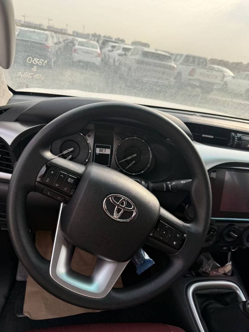 2026 Toyota Hilux SR5 thumbnail 7