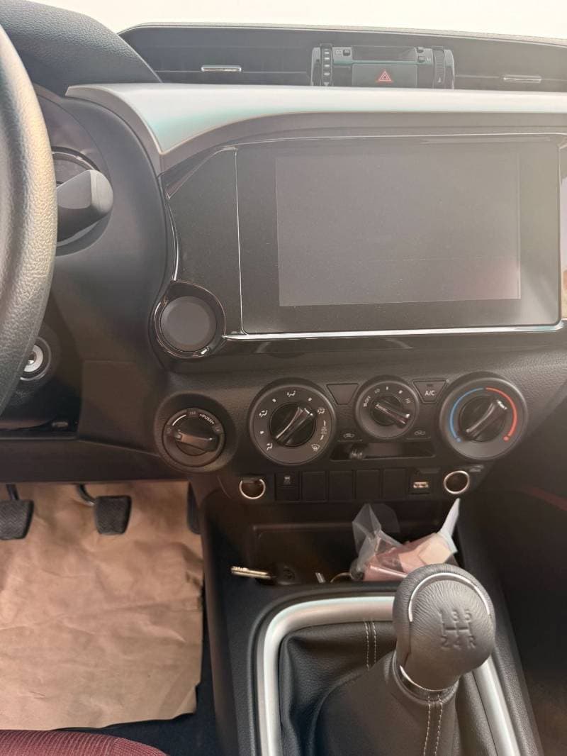 2026 Toyota Hilux SR5 thumbnail 8