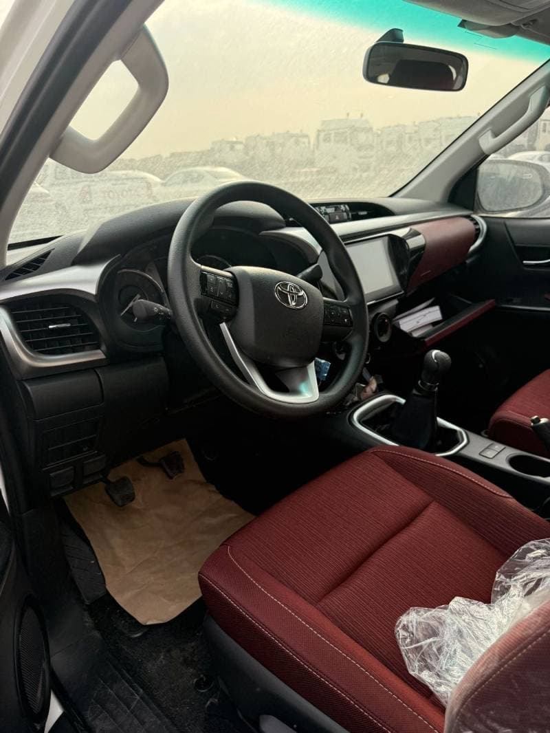 2026 Toyota Hilux SR5 thumbnail 6