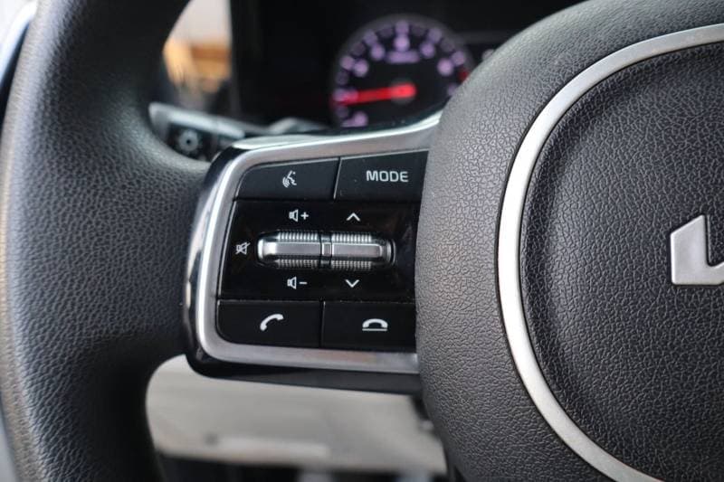 2022 Kia Sorento LX thumbnail 6
