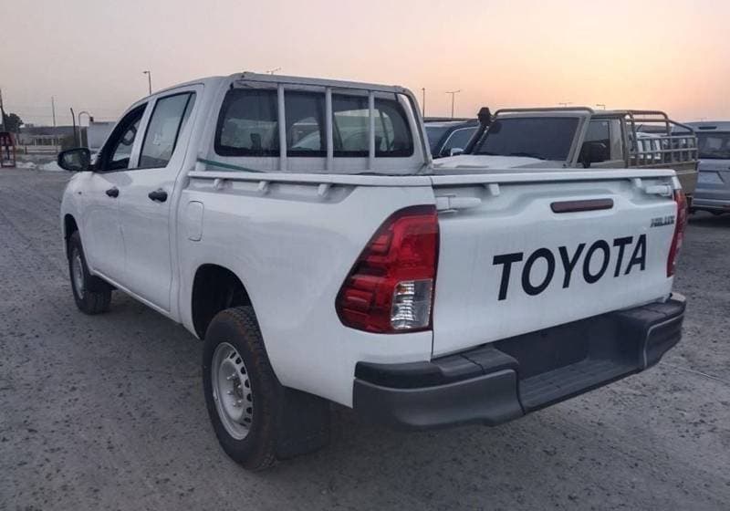 2026 Toyota Hilux DLX thumbnail 8
