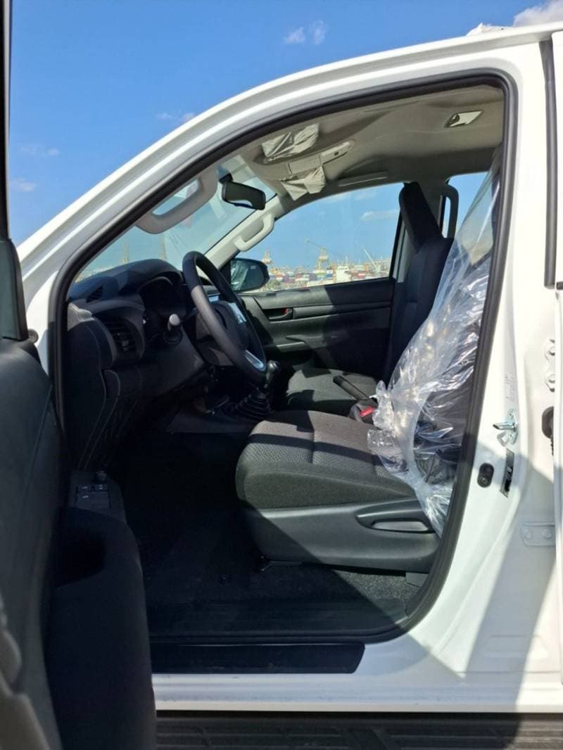 2026 Toyota Hilux DLX thumbnail 5