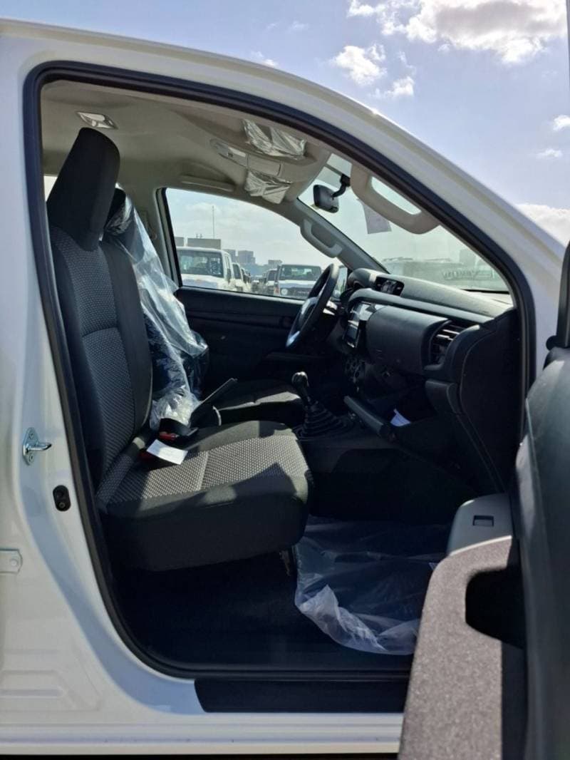 2026 Toyota Hilux DLX thumbnail 6