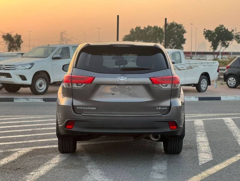 2019 Toyota Highlander LE thumbnail 8