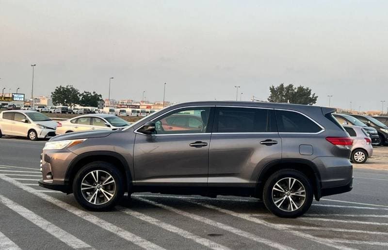 2019 Toyota Highlander LE thumbnail 5
