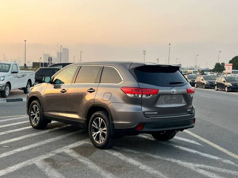 2019 Toyota Highlander LE thumbnail 7