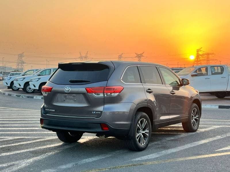 2019 Toyota Highlander LE thumbnail 6