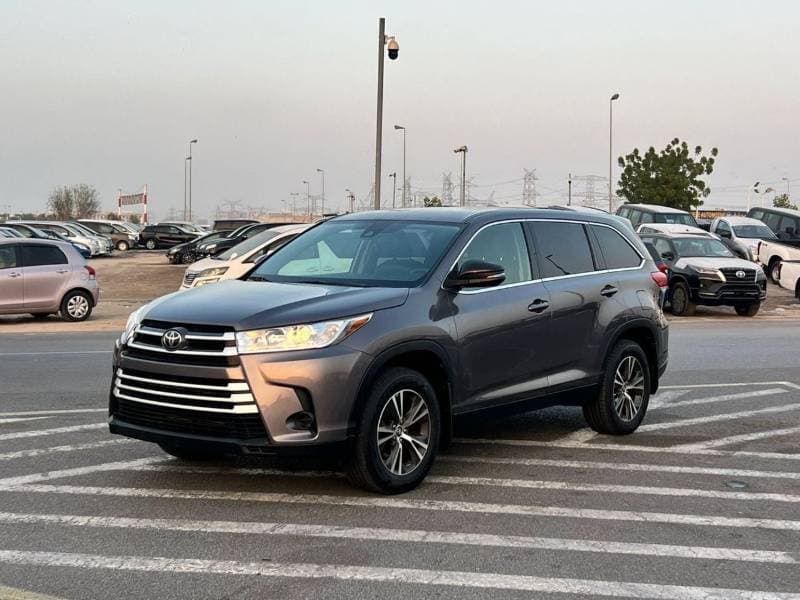 2019 Toyota Highlander LE thumbnail 2