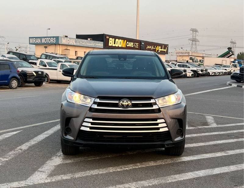 2019 Toyota Highlander LE thumbnail 3