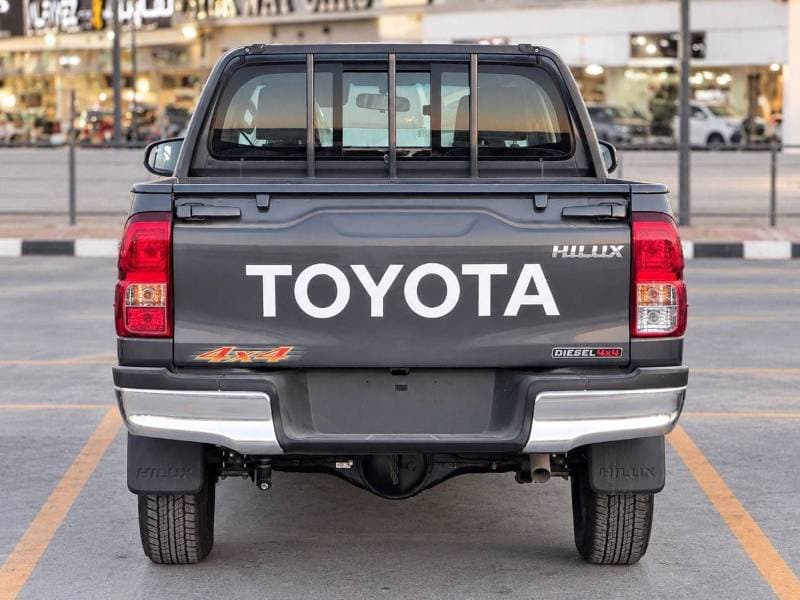 2026 Toyota Hilux DLX thumbnail 3