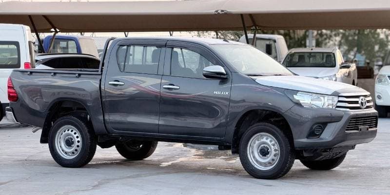 2026 Toyota Hilux DLX thumbnail 2