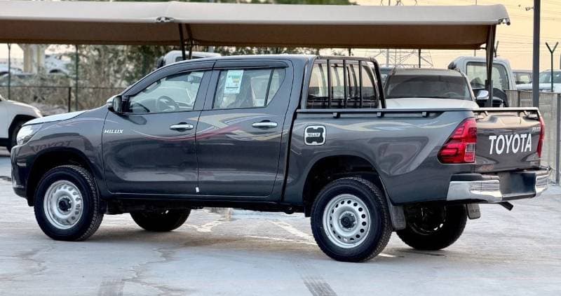 2026 Toyota Hilux DLX thumbnail 6