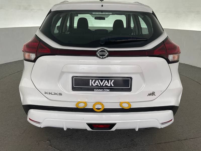 2022 Nissan Kicks S thumbnail 2