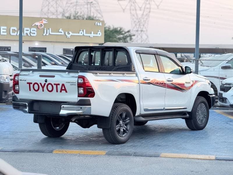 2026 Toyota Hilux GL thumbnail 6