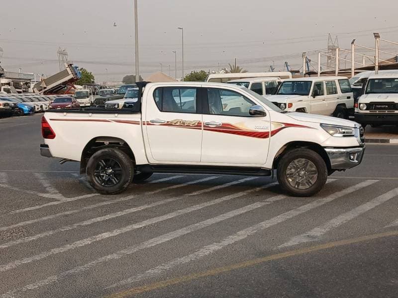 2026 Toyota Hilux SGLX thumbnail 3