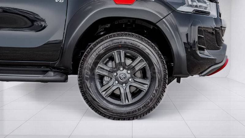 2026 Toyota Hilux TRD thumbnail 6