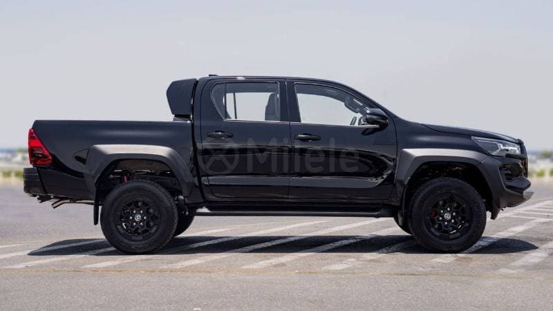 2025 Toyota Hilux GR SPORT thumbnail 6
