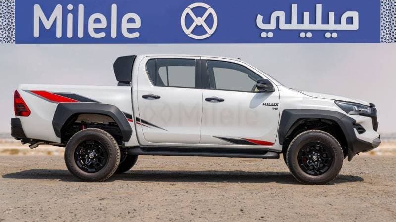 2025 Toyota Hilux GR SPORT thumbnail 6