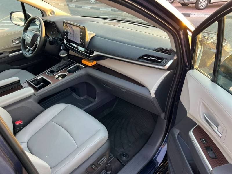 2024 Toyota Sienna thumbnail 7