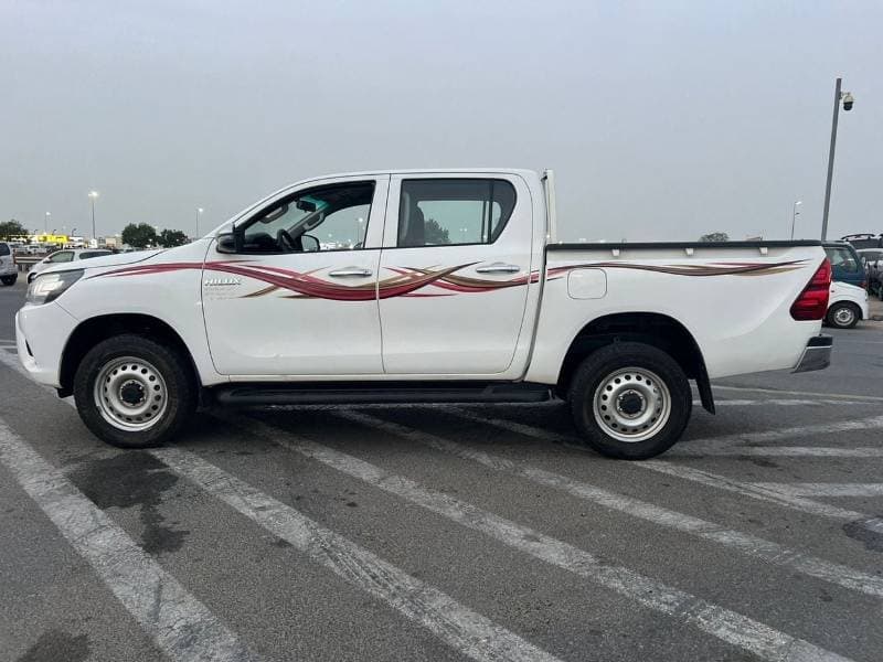 2023 Toyota Hilux GLX thumbnail 8