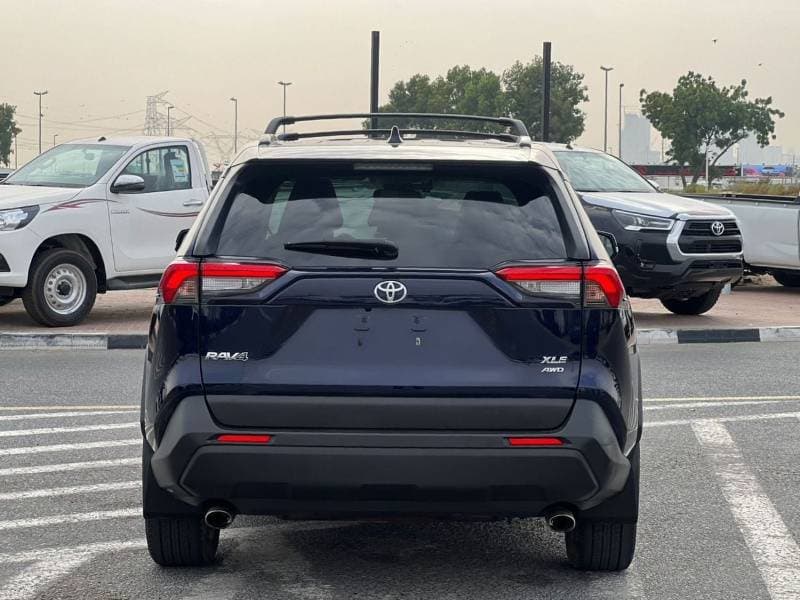 2019 Toyota RAV4 XLE thumbnail 6
