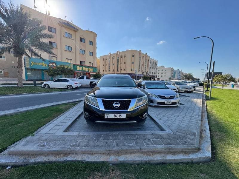 2014 Nissan Pathfinder SL thumbnail 2